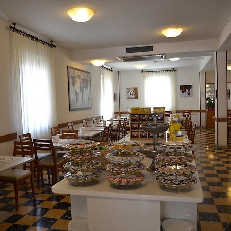 Albergo Larenzia Cattolica Eksteriør billede