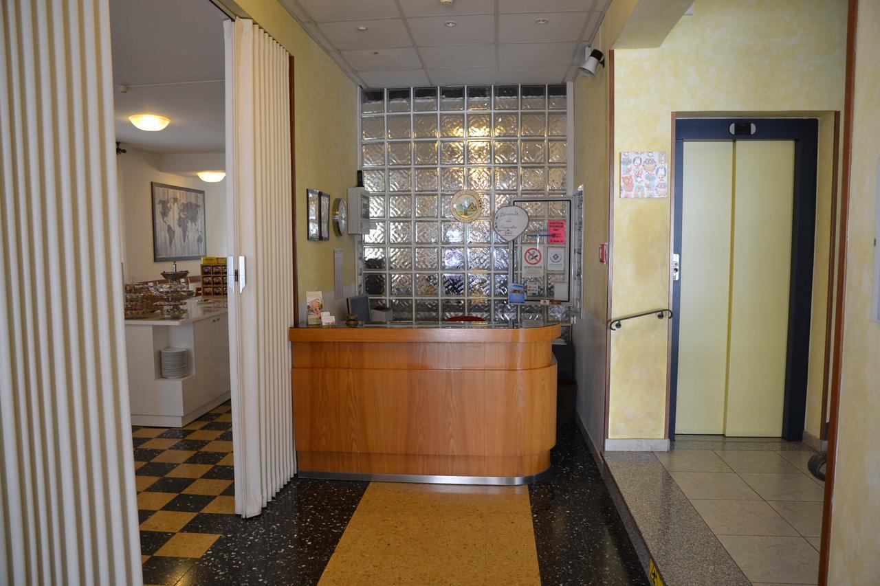 Albergo Larenzia Cattolica Eksteriør billede