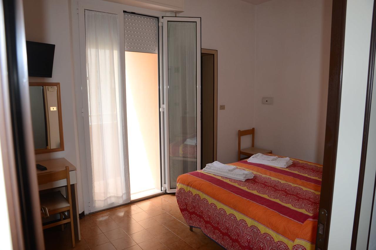 Albergo Larenzia Cattolica Eksteriør billede