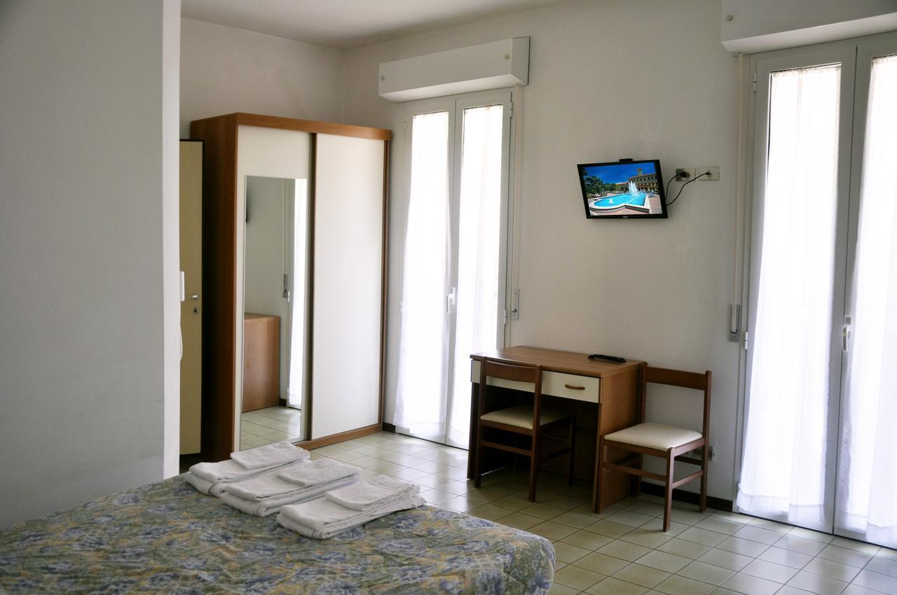 Albergo Larenzia Cattolica Eksteriør billede