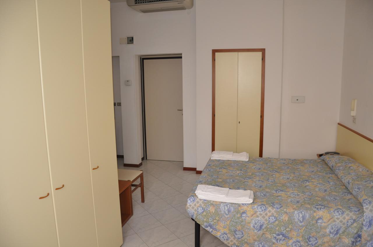 Albergo Larenzia Cattolica Eksteriør billede